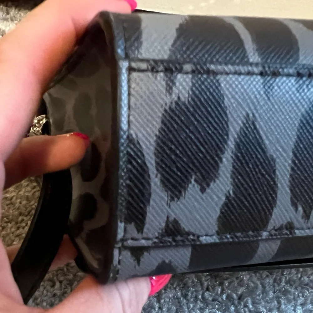*LIKE NEW* ♠️ Kate Spade ♠️ leopard crossbody with chain